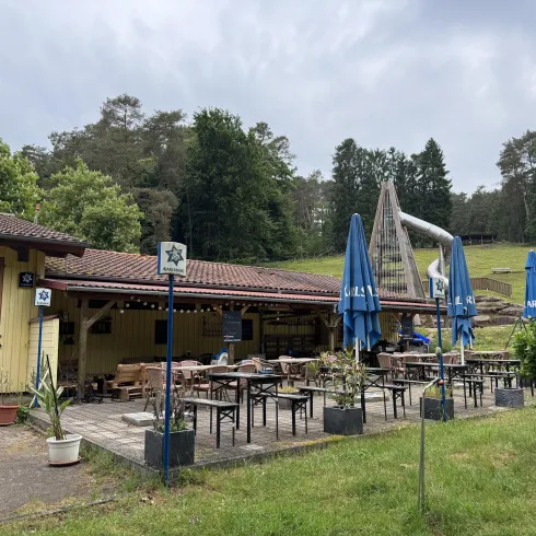 Gaststätte mit Terrasse (© Verein SÜW Annweiler e.V.)