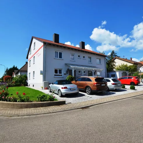 Gästehaus mit Parkplatz