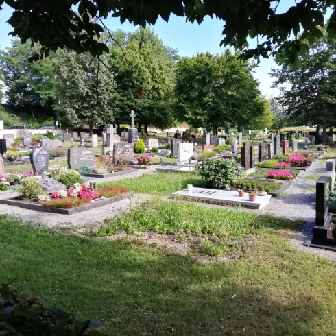 Friedhof Göcklingen (© Nicola Hoffelder, Landau-Land)