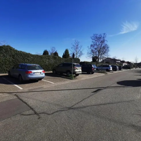 Parkplatz am Friedhof (© Büro für Tourismus Maikammer)