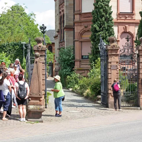 Vor der Villa Ullrich Vor der Villa Ullrich