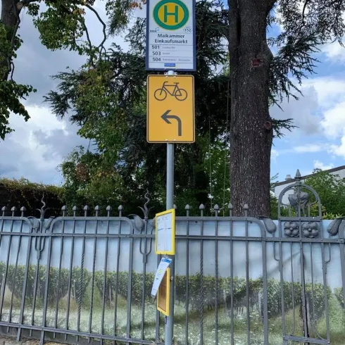 Bushaltestelle (© Büro für Tourismus Maikammer)
