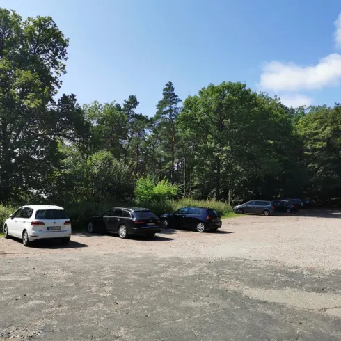 Wanderparkplatz Kalmit (© Büro für Tourismus Maikammer)