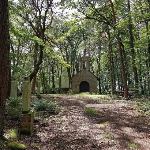 Kreuzweg, Kapelle Heilig Kreuz und Sitzgruppe