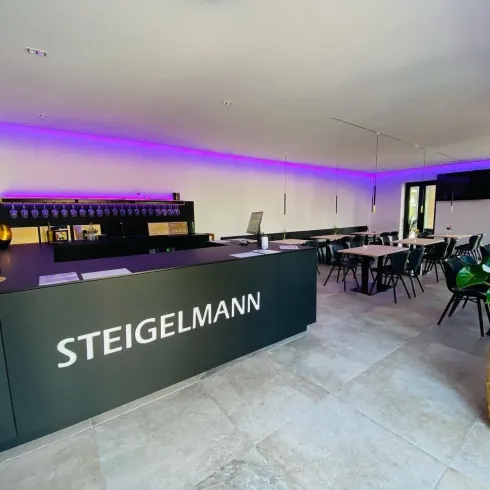 Altes Weingut Stegelmann_Vinothek (© Familie Steigelmann)