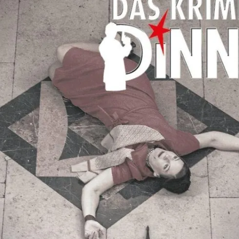 Eine Frau liegt in einem eleganten Raum auf dem Boden, bekleidet mit einem gelben Kleid. Über ihr steht der Titel "Das Kriminal Dinner".