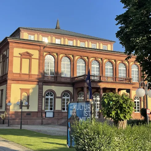 Saalbau Portalansicht (© TKS GmbH)