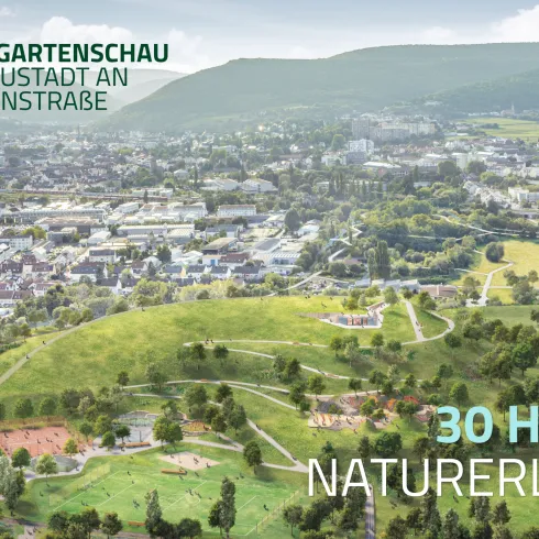 Ein schöner Garten mit einer Statue und bunten Fahnen. In der Mitte steht eine Werbung für Veranstaltungen im Sommer 2027.