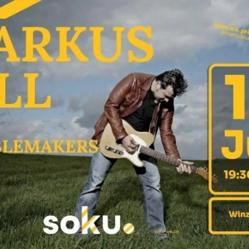 Ein Musiker steht mit einer Gitarre in einem weiten grünen Feld. Das Bild kündigt ein Konzert mit Markus Rill und den Troublemakers an.