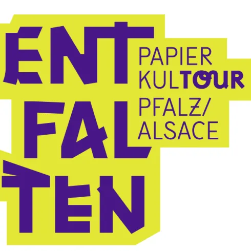 Ein modernes Logo für die Papierkultour in der Pfalz/Alsace. Die lebendigen Farben und Schriften weisen auf ein kreatives Event hin.