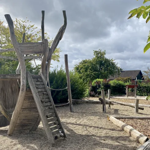 Klettergerüst Spielplatz Birkenstraße Bornheim
