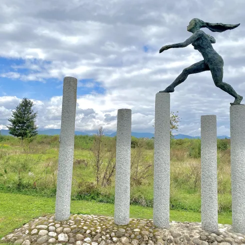 Skulptur „Dynamik mit Sprinterin“ Bornheim