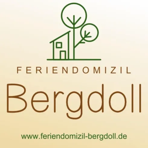 Ein einfaches Logo für das Feriendomißil Bergdoll. Es zeigt ein Haus und Bäume auf einem sanften, hellen Hintergrund.