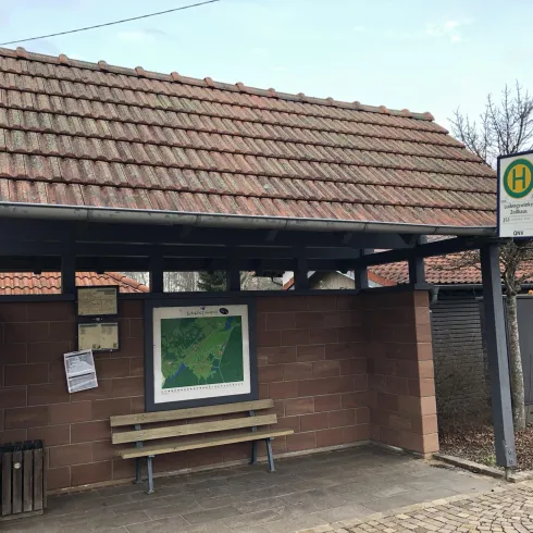 Bushaltestelle Ludwigswinkel Zollhaus (© Adrian Stilgenbauer)