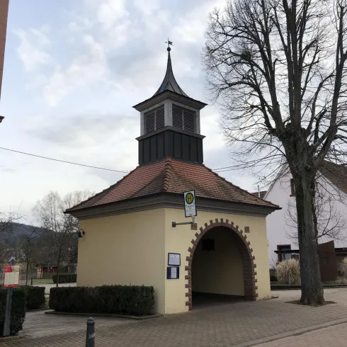 Bushaltestelle L´winkel Post (© Adrian Stilgenbauer)