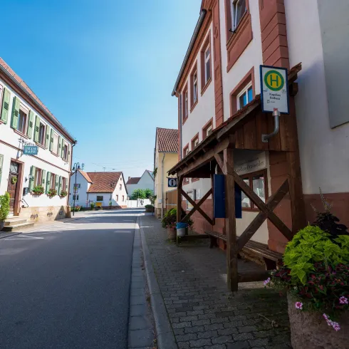 Bushaltestelle Kapellen Rathaus (© Tourismusverein Bad Bergzaberner Land e.V.)