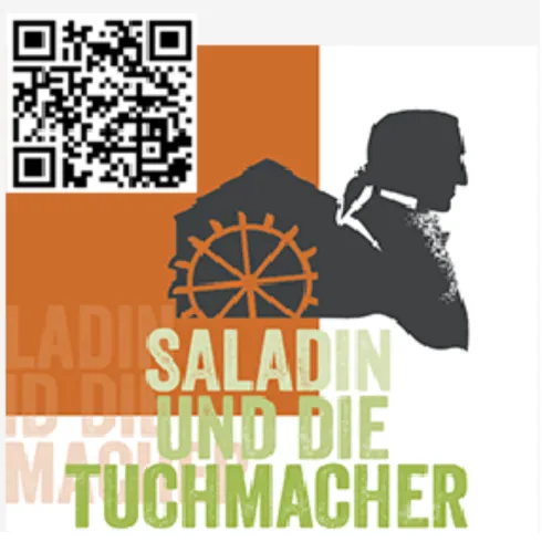 Ein grafisches Design mit dem Titel „Saladin und die Tuchmacher“. Es zeigt eine stilisierte Figur und ein Rad, dazu einen QR-Code.