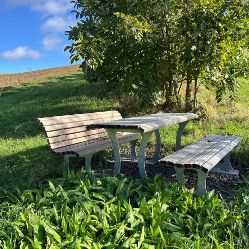 Picknickmöglichkeit unterhalb der  Windräder