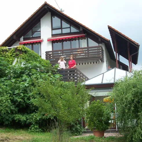 2 Mädels auf Terrasse