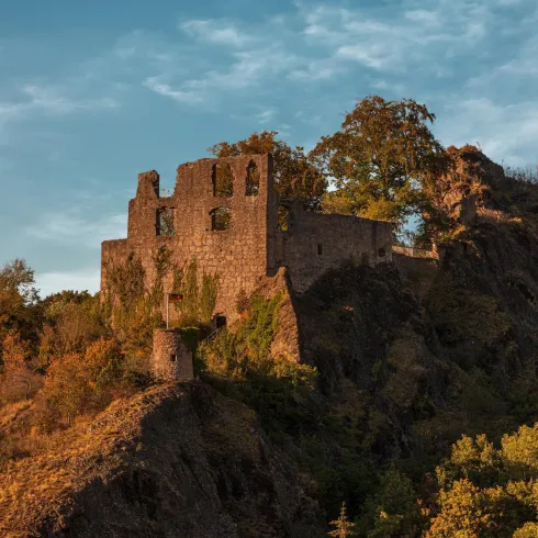 Burgruine Falkenstein in Abenddämmerung Burgruine Falkenstein in Abenddämmerung