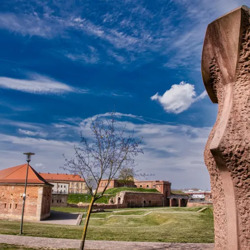 König-Dame-Springer-Skulptur Fronte Lamotte-4300