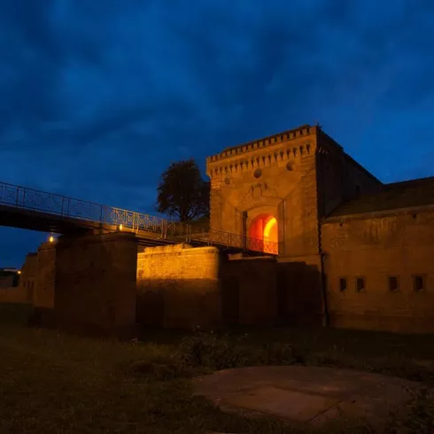 Weißenburger Tor bei Nacht (© Nico Bohnert, Südpfalz-Tourismus LK GER e.V.)