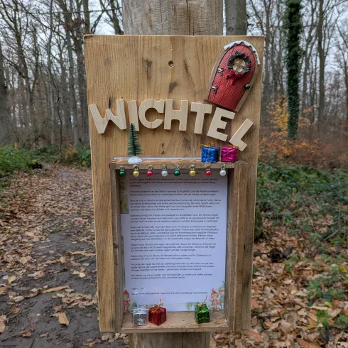 Wichtel Hinweisschild (© VG Nordpfälzer Land)