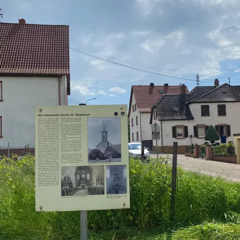 Infotafel Die katholische Kirche (© Verein SÜW Annweiler e.V.)