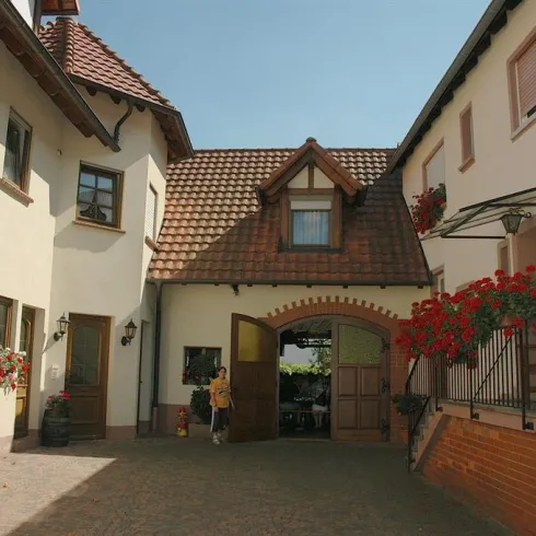 Weingut Weber Hausansicht (© Weingut Weber)