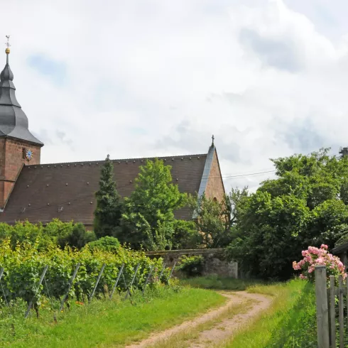 Kath. Pfarrkirche Maria Heimsuchung Burrweiler (© Peter Lupp, sternenweg.net)