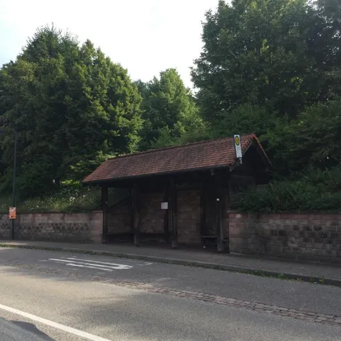 Bushaltestelle Bruchweiler-Bärenbach Alter-Friedh. (© Adrian Stilgenbauer)