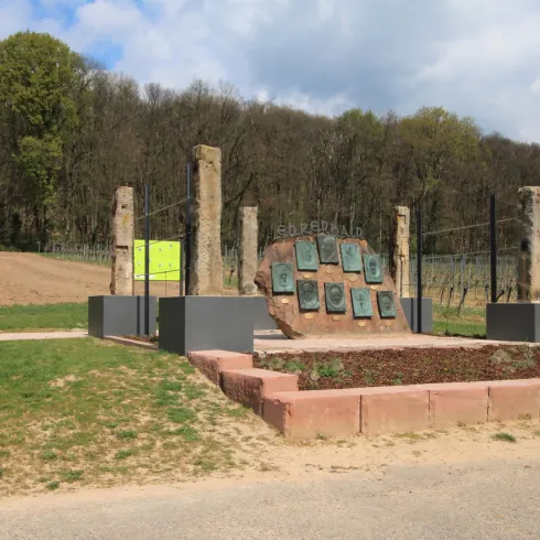 Ehrenhain 2 (© 1. Weinlehrpfad e.V. / Faber)