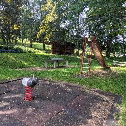 Spielplatz am Kneippbecken (© Nicola Hoffelder, Landau-Land)