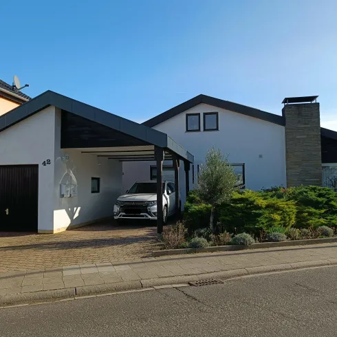 Einfahrt und Durchgang zur Ferienwohnung