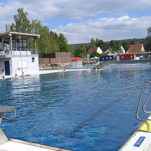 Schwimmbad Alsenbonr (© Hans Buch)
