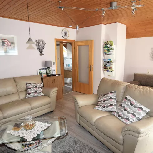 Ferienwohnung Wick - Wohnzimmer (© Archiv: Ferienwohnung Wick) Ferienwohnung Wick - Wohnzimmer (© Archiv: Ferienwohnung Wick)