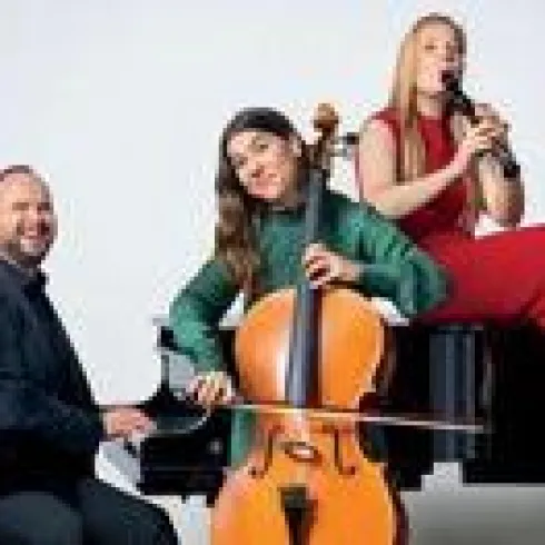 Fünf Musiker der Band SPARK mit Ihren Instrumenten