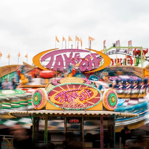 Das Rundfahrgeschäft "Take Off"