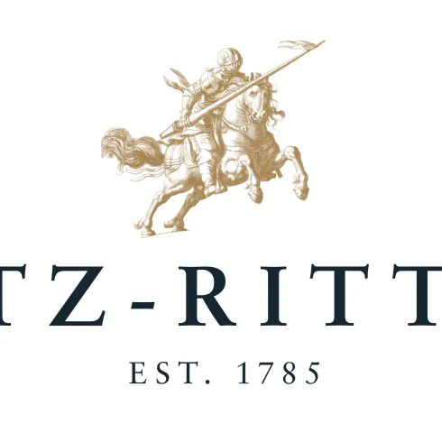 Ein elegantes Logo von Fitz-Ritter mit dem Motto "Est. 1785". Es zeigt einen Ritter, der einen Speer hält.