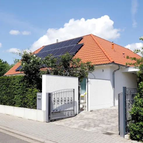 Eingang und Einfahrt Garage (© Stadt Bad Dürkheim)