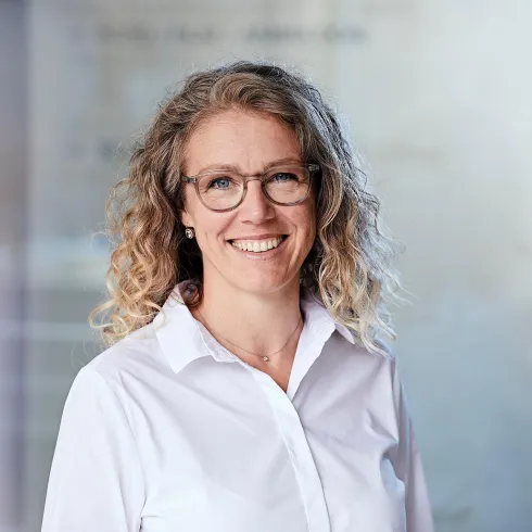 Frau Dr. Kästel