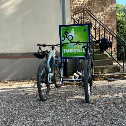 Ladestation mit Ständer