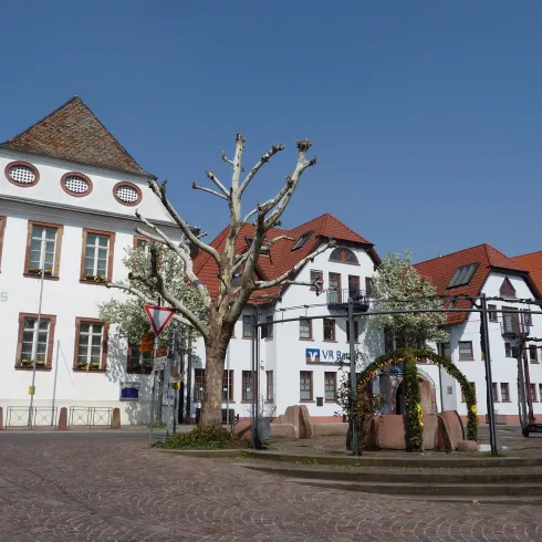 Rathaus mit Osterbrunnen