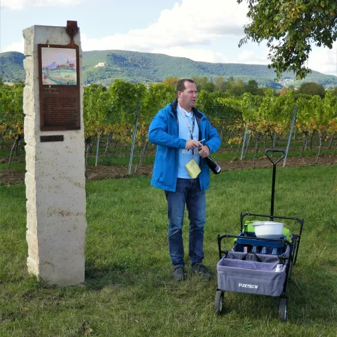 Wein, Wandern & Weingeschichte(n) verkleinert Wein, Wandern & Weingeschichte(n) verkleinert