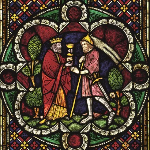 Ein buntes mittelalterliches Glasfenster zeigt zwei Männer im Gespräch. Einer trägt königliche Gewänder, während der andere in einfacher Kleidung erscheint.