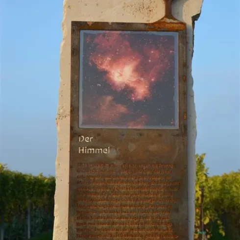 Bibl Weinpfad Stele (© Rolf Metzger, Werbeagentur Pluskat GmbH)