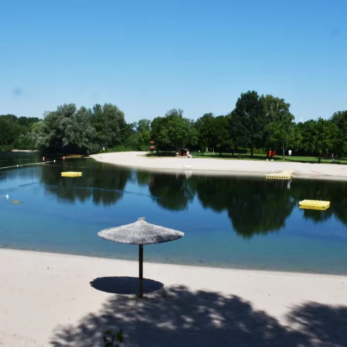 Sandstrand am Badesee Rülzheim (© Verbandsgemeinde Rülzheim Sebastian Hör)