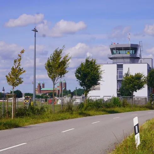 Flugplatz Tower Speyer (© Stadt Speyer, Schmitt)
