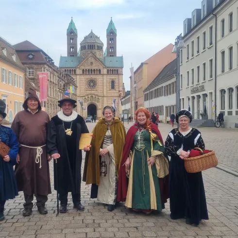 Führung im historischen Gewand (© Charlotte Kahl)