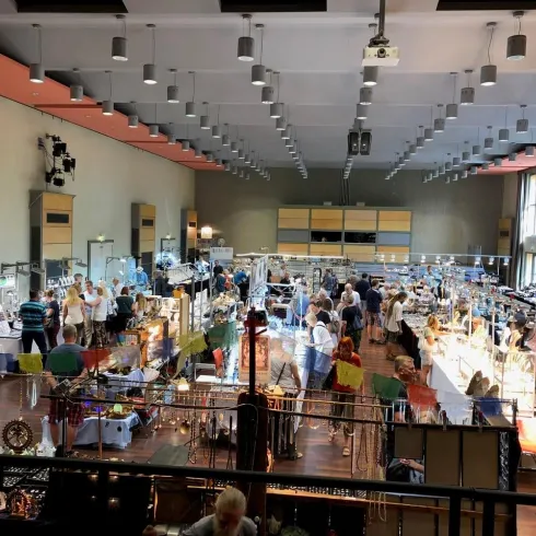 Ausstellung in der Stadthalle Speyer (© Edelsteinmessen Hess GmbH)